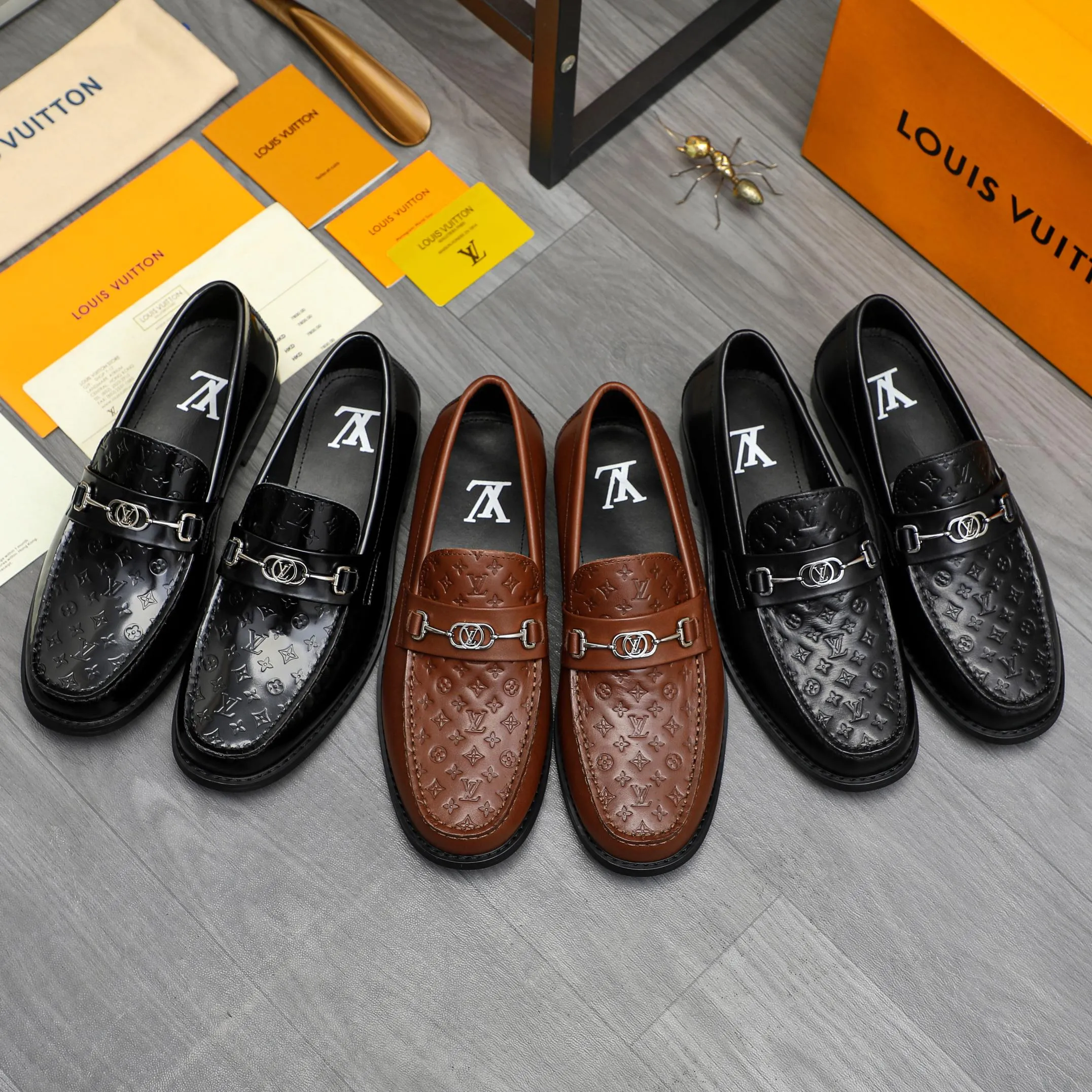 Men's shoes 💰p460 Product trademark: LV (Louis Vuitton) business slip-on leather shoes. Regular size: 38-45 (45 is custom-made and non-returnable) Product materials: Selected high-quality embossed cowhide upper, cowhide lining, original rubber outsole